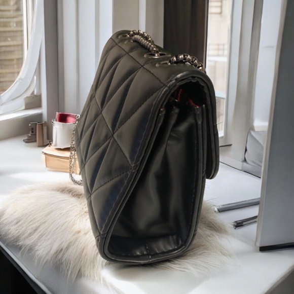 Elegant Black Faux Leather Shoulder Bag With Chain Strap - Picture 3 of 7